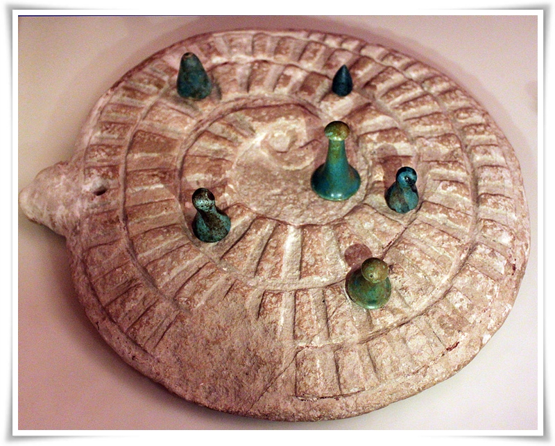 Играта на змията от ранния династичен период; 3000 г. пр.н.е.
